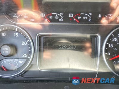Zdjęcie 8 z 10 samochodu: 2019 INTERNATIONAL LT625 SEMI TRUCK VIN:3HSDZTZR2KN649519 - miniatura