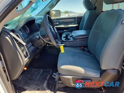 Zdjęcie 7 z 12 samochodu: 2018 RAM 1500 ST VIN:3C6JR6DG7JG137641 - miniatura