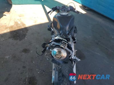 Zdjęcie 6 z 8 samochodu: 2006 HONDA CBR600 RR VIN:JH2PC37186M300125 - miniatura