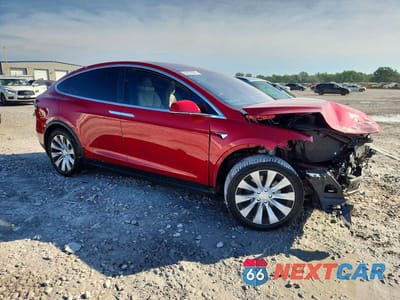 Czwarte zdjęcie samochodu z boku: 2020 TESLA MODEL X VIN:5YJXCDE21LF248626 - miniatura