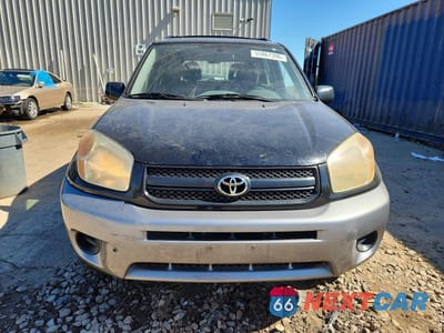Piąte zdjęcie samochodu w środku: 2004 TOYOTA RAV4 BASE VIN:JTEGD20V940008660 - miniatura
