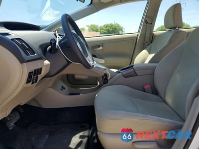Zdjęcie 7 z 12 samochodu: 2012 TOYOTA PRIUS THREE VIN:JTDKN3DU4C0335453 - miniatura
