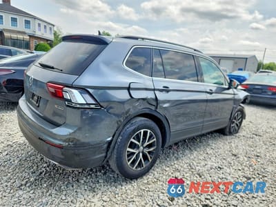Trzecie zdjęcie samochodu z tyłu: 2019 VOLKSWAGEN TIGUAN SE VIN:3VV2B7AX3KM077860 - miniatura