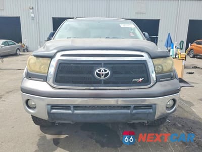 Piąte zdjęcie samochodu w środku: 2013 TOYOTA TUNDRA CREWMAX SR5 VIN:5TFDW5F13DX283844 - miniatura