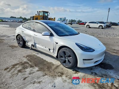 Czwarte zdjęcie samochodu z boku: 2023 TESLA MODEL 3 VIN:5YJ3E1EA2PF599856 - miniatura