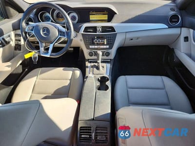 Zdjęcie 8 z 12 samochodu: 2012 MERCEDES-BENZ C 250 VIN:WDDGF4HBXCA607330 - miniatura
