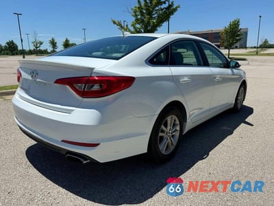 Czwarte zdjęcie samochodu z boku: 2016 HYUNDAI SONATA SE VIN:5NPE24AF7GH265764 - miniatura