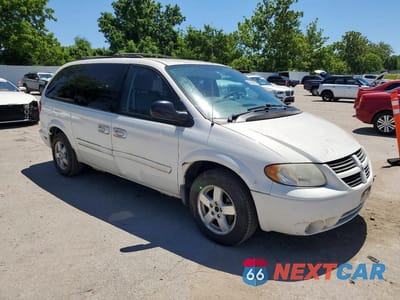 Czwarte zdjęcie samochodu z boku: 2006 DODGE GRAND CARAVAN SXT VIN:2D4GP44L66R606586 - miniatura