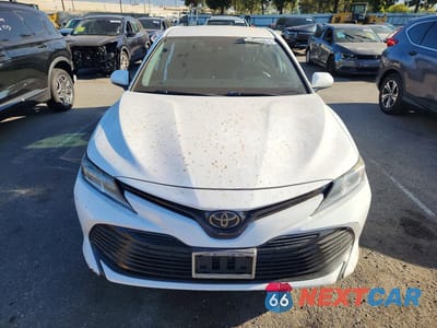 Piąte zdjęcie samochodu w środku: 2019 TOYOTA CAMRY LE VIN:4T1B11HK8KU220124 - miniatura