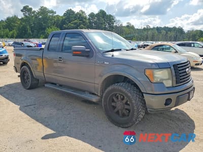 Czwarte zdjęcie samochodu z boku: 2010 FORD F150 SUPER CAB VIN:1FTEX1C83AKE63409 - miniatura