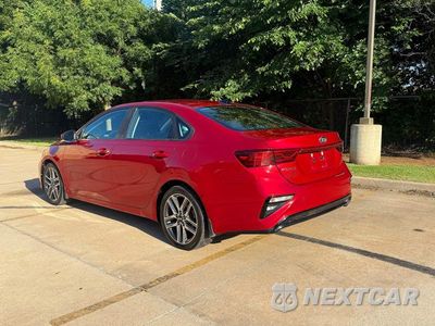 Trzecie zdjęcie samochodu z tyłu: 2019 KIA FORTE S VIN:3KPF34AD4KE056916 - miniatura