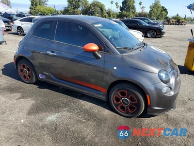 Czwarte zdjęcie samochodu z boku: 2015 FIAT 500 ELECTRIC VIN:3C3CFFGE5FT749795 - miniatura