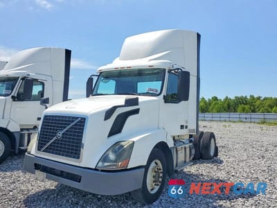 Drugie zdjęcie samochodu z przodu: 2017 VOLVO VNL SEMI TRUCK VIN:4V4N39TG1HN987950 - miniatura