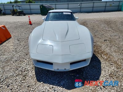 Piąte zdjęcie samochodu w środku: 1982 CHEVROLET CORVETTE VIN:1G1AY8781C5118677 - miniatura