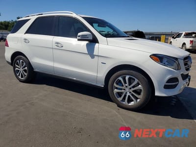 Czwarte zdjęcie samochodu z boku: 2017 MERCEDES-BENZ GLE 550E 4MATIC VIN:4JGDA6DB8HA814055 - miniatura