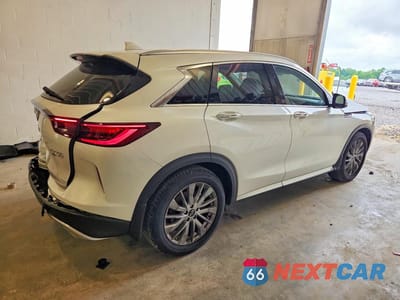 Trzecie zdjęcie samochodu z tyłu: 2025 INFINITI QX50 LUXE VIN:3PCAJ5BB5SF103917 - miniatura