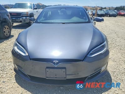 Piąte zdjęcie samochodu w środku: 2019 TESLA MODEL S VIN:5YJSA1E24KF307309 - miniatura