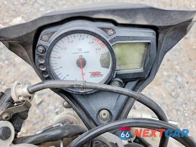 Zdjęcie 7 z 9 samochodu: 2006 SUZUKI GSX-R600 K6 VIN:JS1GN7DA062106547 - miniatura
