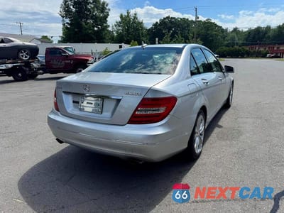 Trzecie zdjęcie samochodu z tyłu: 2014 MERCEDES-BENZ C 300 4MATIC VIN:WDDGF8AB7EG239514 - miniatura