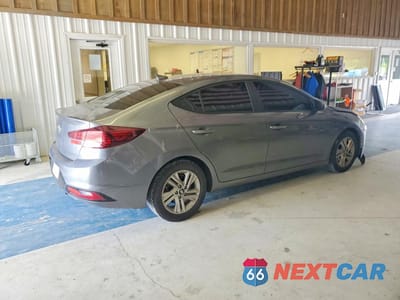 Trzecie zdjęcie samochodu z tyłu: 2019 HYUNDAI ELANTRA SEL VIN:5NPD84LF3KH457344 - miniatura