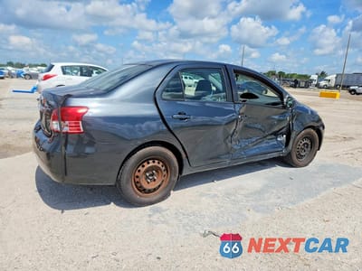 Trzecie zdjęcie samochodu z tyłu: 2011 TOYOTA YARIS BASE VIN:JTDBT4K34BL002107 - miniatura