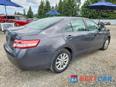 Trzecie zdjęcie samochodu z tyłu: 2010 TOYOTA CAMRY XLE VIN:4T4BF3EK6AR066728 - miniatura
