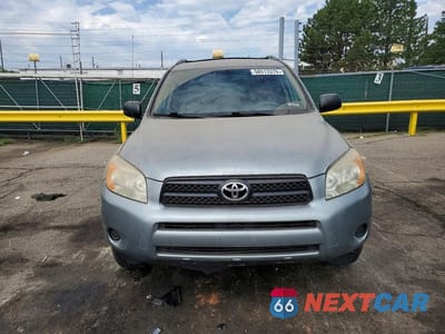 Piąte zdjęcie samochodu w środku: 2006 TOYOTA RAV4 BASE VIN:JTMBD33V266015420 - miniatura