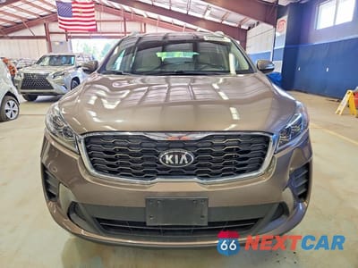 Piąte zdjęcie samochodu w środku: 2019 KIA SORENTO LX VIN:5XYPGDA32KG538416 - miniatura