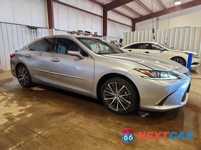 Czwarte zdjęcie samochodu z boku: 2022 LEXUS ES 350 BASE VIN:58ADZ1B1XNU128821 - miniatura