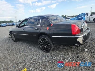 Drugie zdjęcie samochodu z przodu: 2003 LINCOLN TOWN CAR CARTIER VIN:1LNHM83W43Y643197 - miniatura