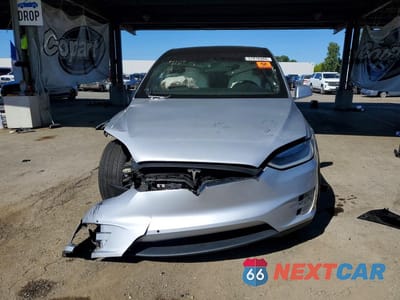 Piąte zdjęcie samochodu w środku: 2016 TESLA MODEL X VIN:5YJXCBE20GF021180 - miniatura