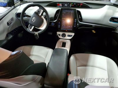 Zdjęcie 8 z 14 samochodu: 2018 TOYOTA PRIUS FOUR VIN:JTDKARFUXJ3058475 - miniatura