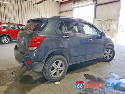 Trzecie zdjęcie samochodu z tyłu: 2018 CHEVROLET TRAX 1LT VIN:3GNCJPSB6JL330500 - miniatura