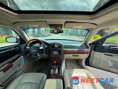 Zdjęcie 9 z 14 samochodu: 2006 CHRYSLER 300 C VIN:2C3KA63H26H117663 - miniatura