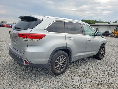 Trzecie zdjęcie samochodu z tyłu: 2018 TOYOTA HIGHLANDER XLE VIN:5TDKZRFH9JS528053 - miniatura