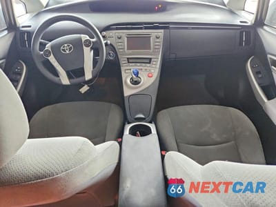 Zdjęcie 8 z 12 samochodu: 2014 TOYOTA PRIUS THREE VIN:JTDKN3DU9E0363302 - miniatura