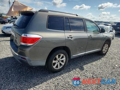 Trzecie zdjęcie samochodu z tyłu: 2011 TOYOTA HIGHLANDER BASE VIN:5TDZA3EH2BS015796 - miniatura