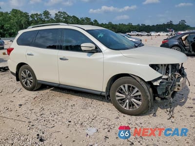 Czwarte zdjęcie samochodu z boku: 2017 NISSAN PATHFINDER SL VIN:5N1DR2MNXHC656060 - miniatura