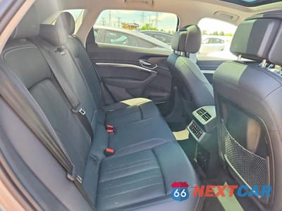 Zdjęcie 10 z 12 samochodu: 2022 AUDI E-TRON PREMIUM PLUS VIN:WA1LAAGE7NB014307 - miniatura