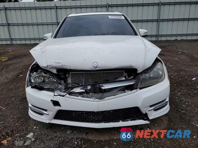 Piąte zdjęcie samochodu w środku: 2014 MERCEDES-BENZ C 300 4MATIC VIN:WDDGF8AB3EA922247 - miniatura