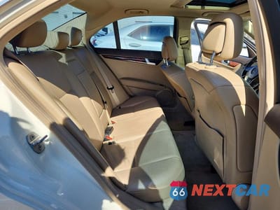 Zdjęcie 10 z 12 samochodu: 2012 MERCEDES-BENZ C 250 VIN:WDDGF4HB7CA682065 - miniatura