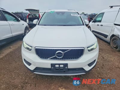Piąte zdjęcie samochodu w środku: 2020 VOLVO XC40 T4 MOMENTUM VIN:YV4AC2HK5L2209415 - miniatura
