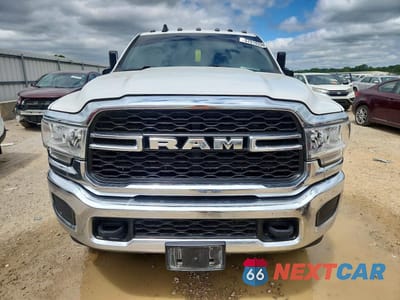 Piąte zdjęcie samochodu w środku: 2022 RAM 2500 TRADESMAN VIN:3C6UR5CJ1NG130873 - miniatura