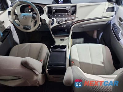 Zdjęcie 8 z 13 samochodu: 2011 TOYOTA SIENNA LE VIN:5TDJK3DC4BS025326 - miniatura
