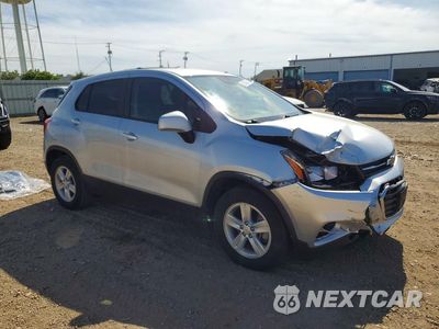 Czwarte zdjęcie samochodu z boku: 2020 CHEVROLET TRAX LS VIN:KL7CJKSB5LB312602 - miniatura