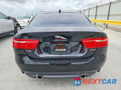 Zdjęcie 6 z 12 samochodu: 2017 JAGUAR XE VIN:SAJAR4BG2HA969169 - miniatura