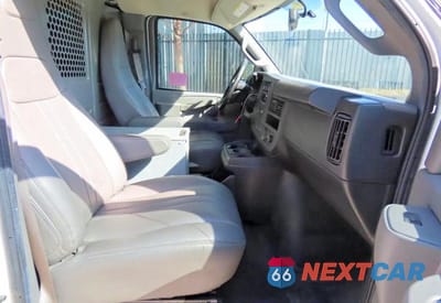 Piąte zdjęcie samochodu w środku: 2020 GMC SAVANA G2500 VIN:1GTW7AFP9L1129384 - miniatura