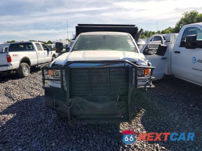 Piąte zdjęcie samochodu w środku: 2018 GMC SIERRA K3500 VIN:1GT02VEG7JZ290408 - miniatura