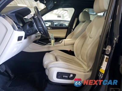 Zdjęcie 7 z 13 samochodu: 2019 BMW X5 XDRIVE40I VIN:5UXCR6C56KLL24096 - miniatura