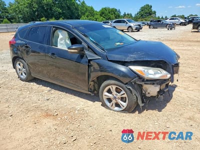 Czwarte zdjęcie samochodu z boku: 2014 FORD FOCUS SE VIN:1FADP3K27EL102940 - miniatura